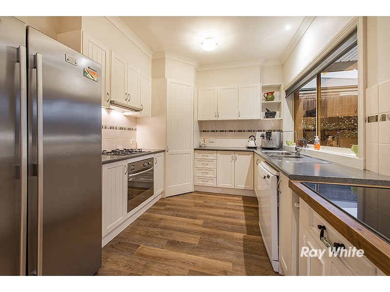 15 Gracehill Mews, Cranbourne VIC 3977