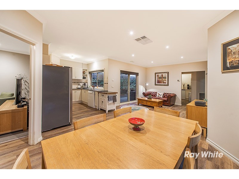 15 Gracehill Mews, Cranbourne VIC 3977