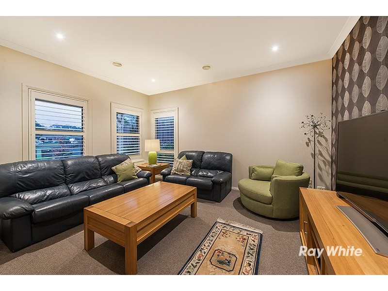 15 Gracehill Mews, Cranbourne VIC 3977