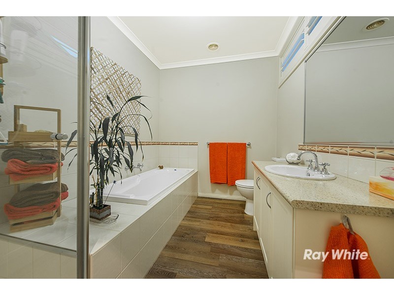 15 Gracehill Mews, Cranbourne VIC 3977