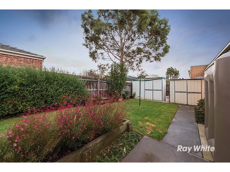 15 Gracehill Mews, Cranbourne VIC 3977