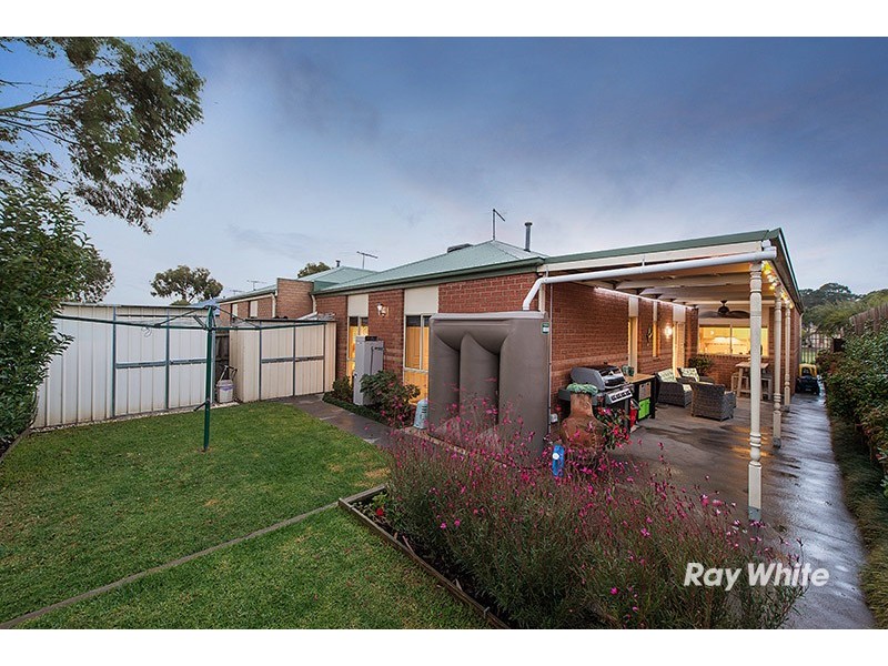 15 Gracehill Mews, Cranbourne VIC 3977