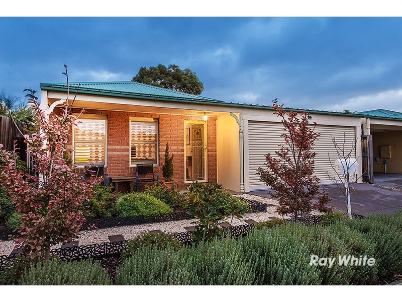 15 Gracehill Mews, Cranbourne VIC 3977