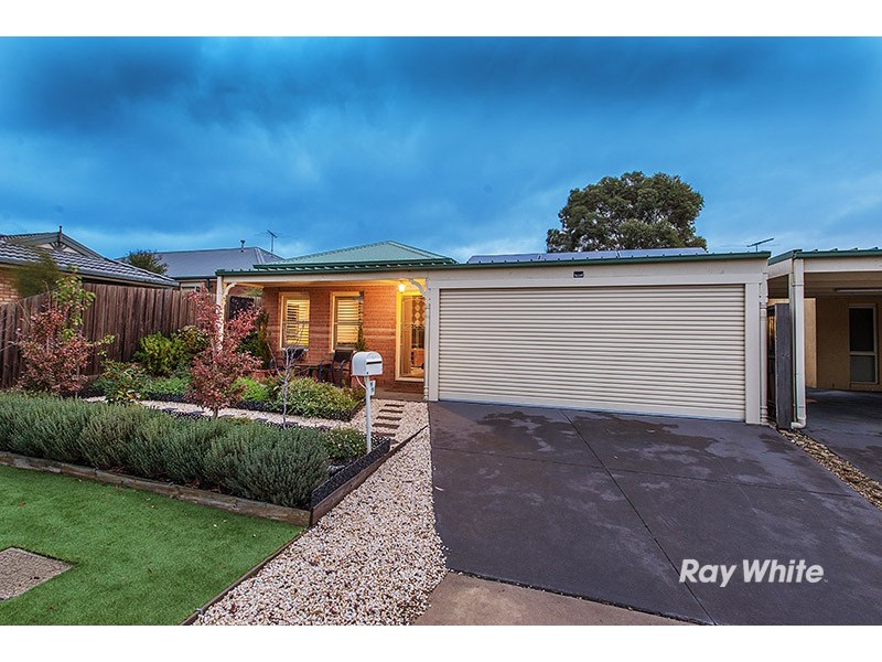 15 Gracehill Mews, Cranbourne VIC 3977