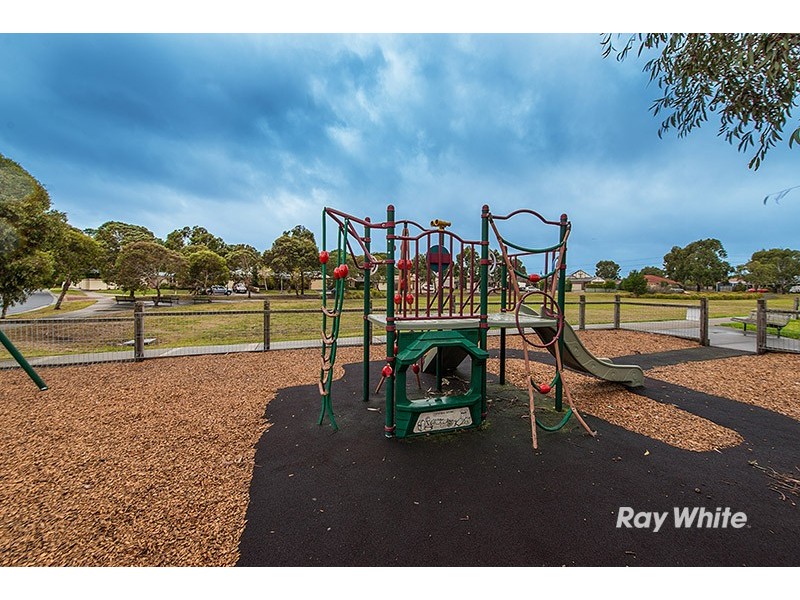 15 Gracehill Mews, Cranbourne VIC 3977