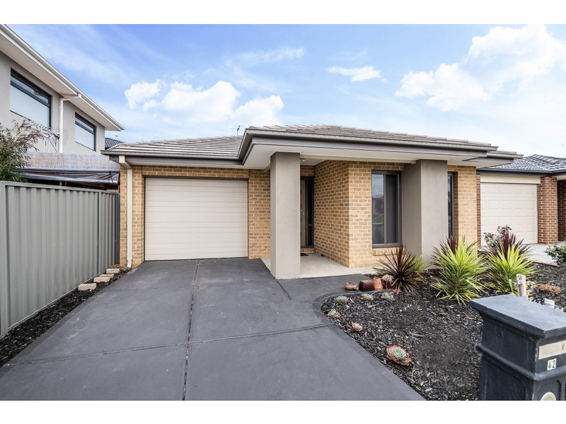 42 Yellow Robin Circuit, Cranbourne East VIC 3977