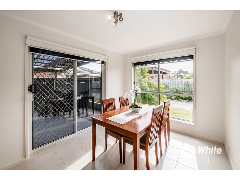 2/9 Fairfield Street, Cranbourne VIC 3977