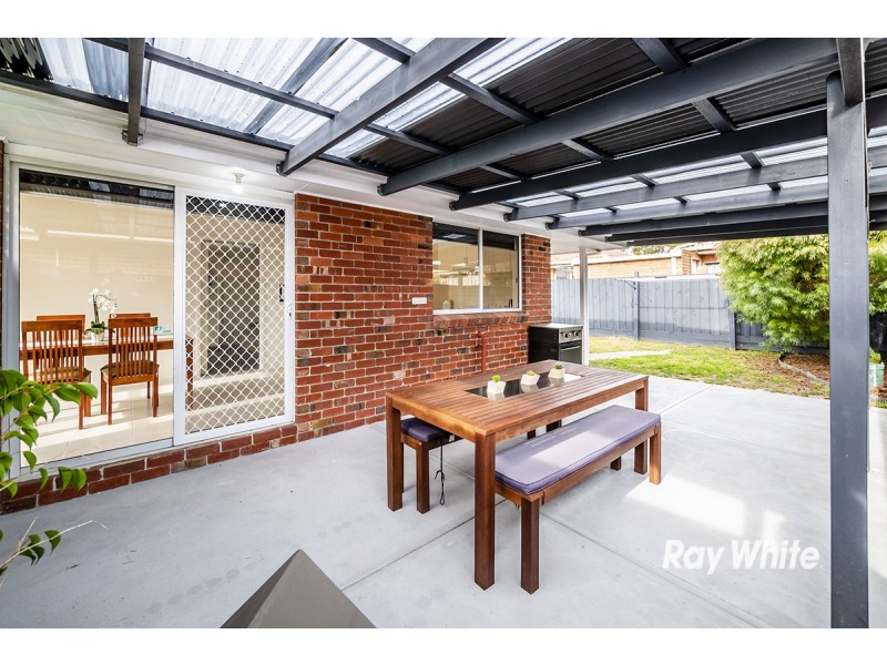 2/9 Fairfield Street, Cranbourne VIC 3977
