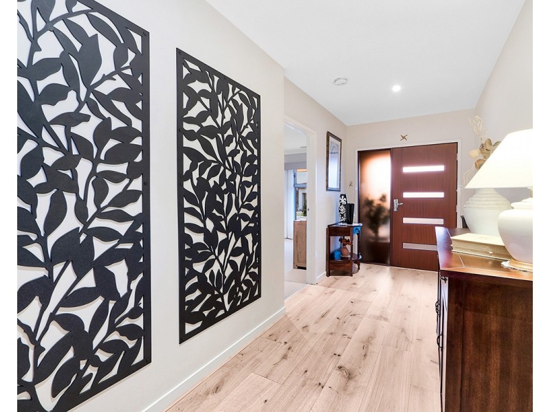 18 Bellhaven Circuit, Clyde North VIC 3978