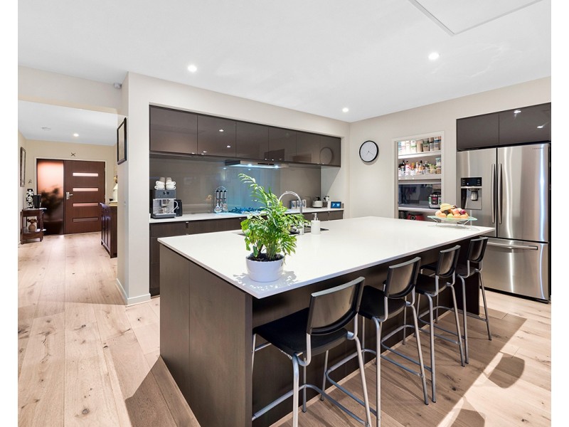 18 Bellhaven Circuit, Clyde North VIC 3978