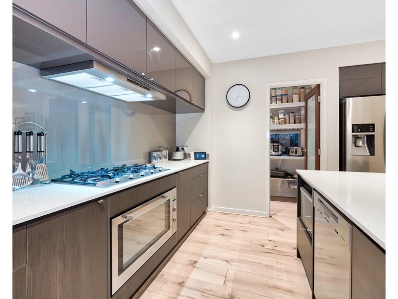 18 Bellhaven Circuit, Clyde North VIC 3978