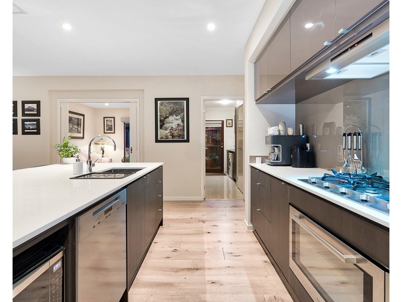 18 Bellhaven Circuit, Clyde North VIC 3978