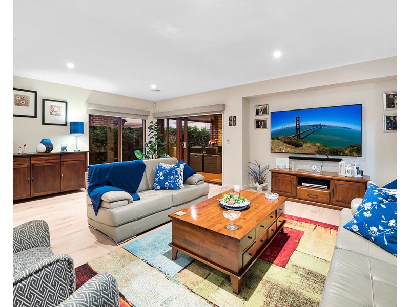 18 Bellhaven Circuit, Clyde North VIC 3978