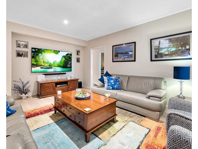 18 Bellhaven Circuit, Clyde North VIC 3978