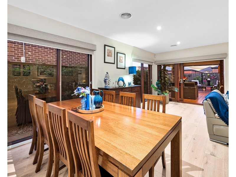 18 Bellhaven Circuit, Clyde North VIC 3978