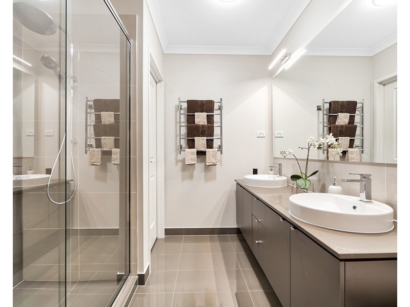 18 Bellhaven Circuit, Clyde North VIC 3978