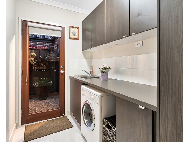 18 Bellhaven Circuit, Clyde North VIC 3978