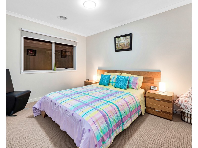 18 Bellhaven Circuit, Clyde North VIC 3978