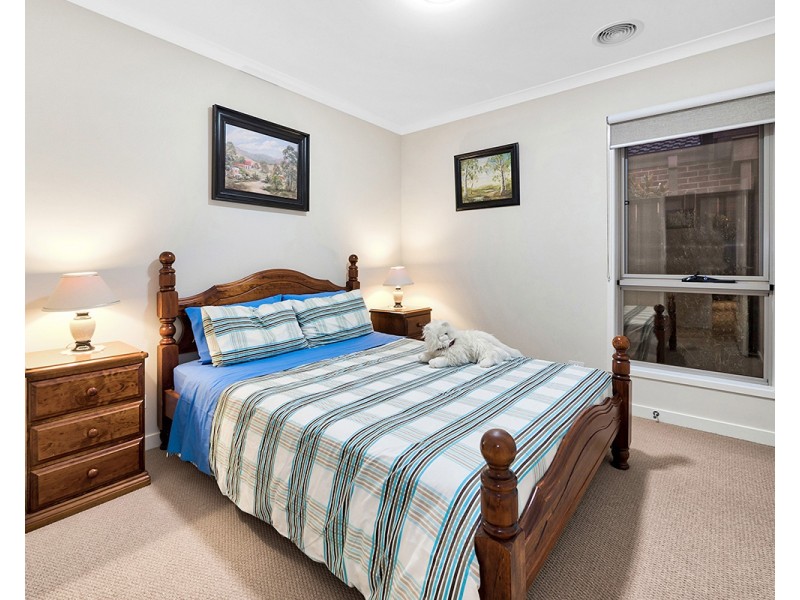 18 Bellhaven Circuit, Clyde North VIC 3978