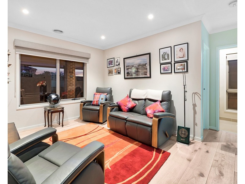 18 Bellhaven Circuit, Clyde North VIC 3978