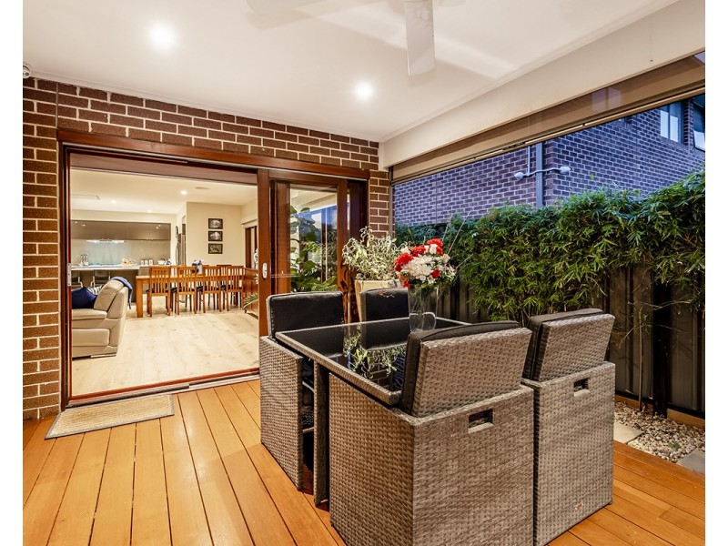 18 Bellhaven Circuit, Clyde North VIC 3978