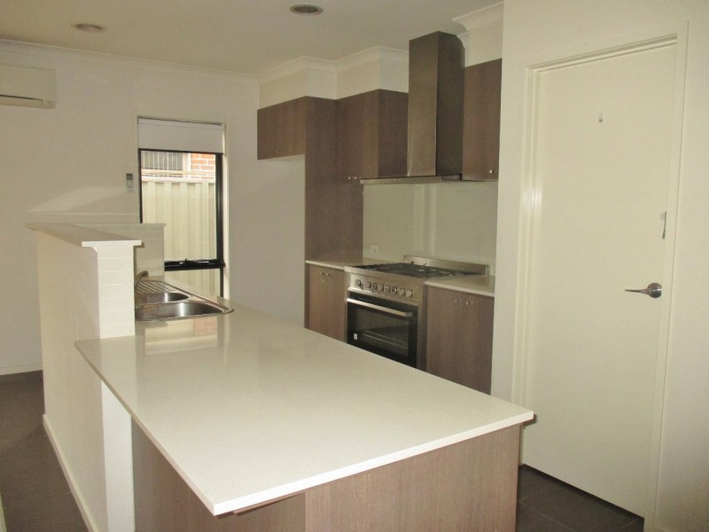 6 Ardent Crescent, Cranbourne East VIC 3977