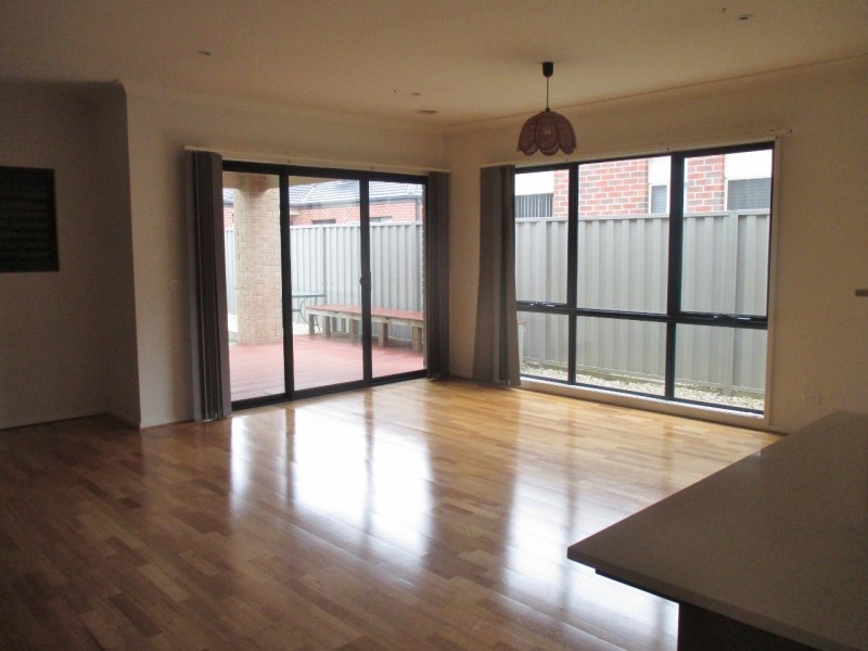 6 Ardent Crescent, Cranbourne East VIC 3977