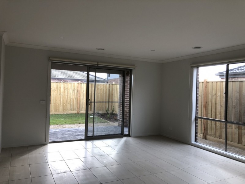 14 Rowling Drive, Officer VIC 3809