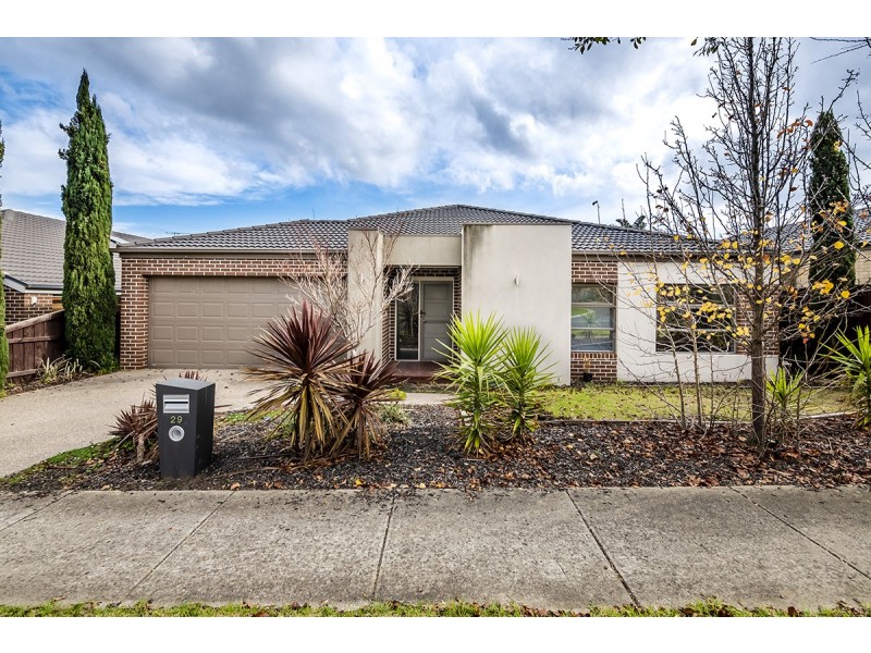 29 Bernly Boulevard, Berwick VIC 3806