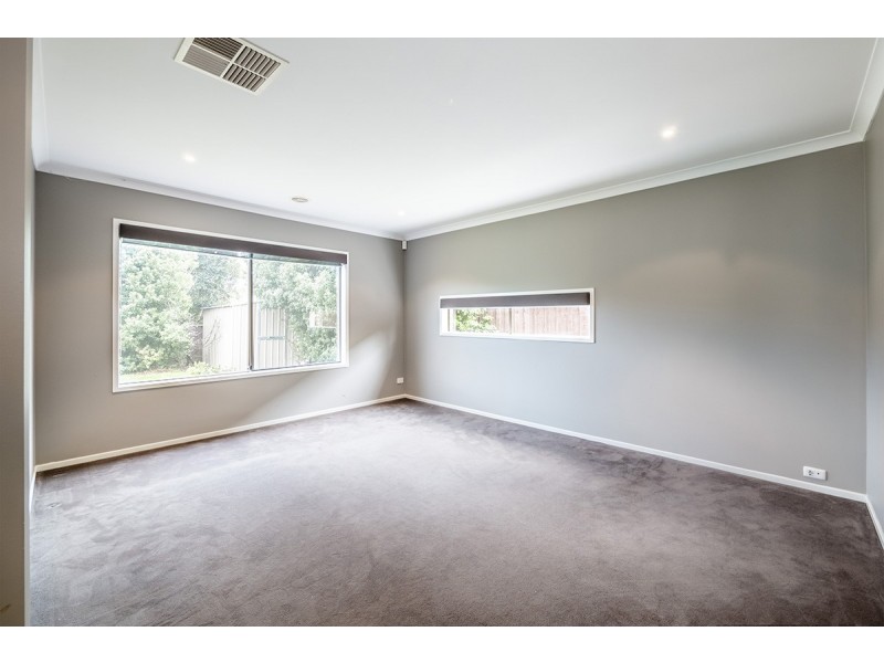 29 Bernly Boulevard, Berwick VIC 3806