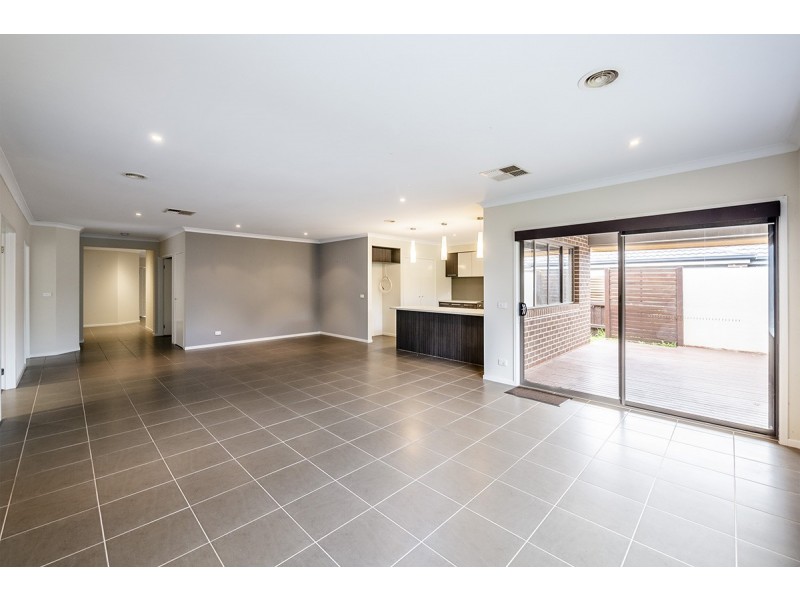 29 Bernly Boulevard, Berwick VIC 3806