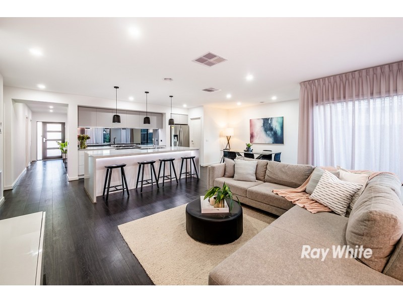 19 Trueman Street, Cranbourne West VIC 3977