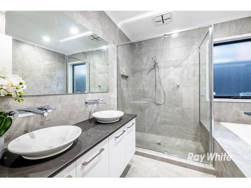 19 Trueman Street, Cranbourne West VIC 3977