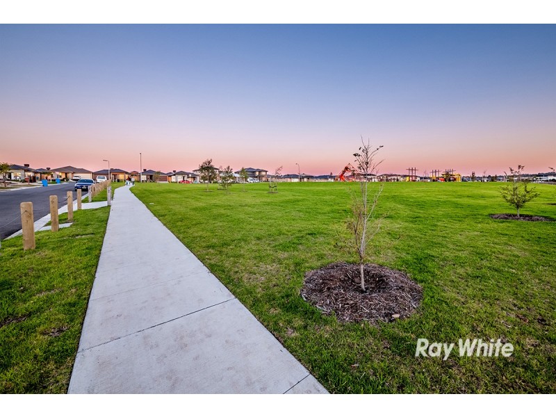 19 Trueman Street, Cranbourne West VIC 3977