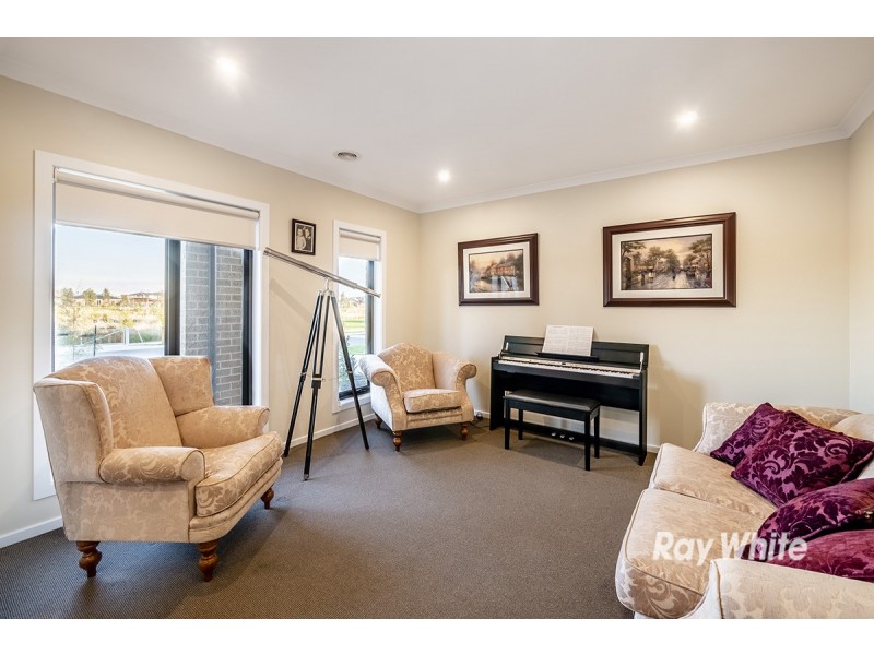 33 Trillium Boulevard, Cranbourne North VIC 3977