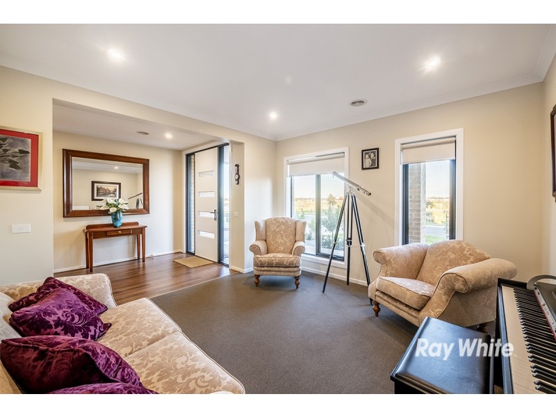 33 Trillium Boulevard, Cranbourne North VIC 3977