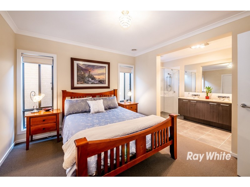 33 Trillium Boulevard, Cranbourne North VIC 3977