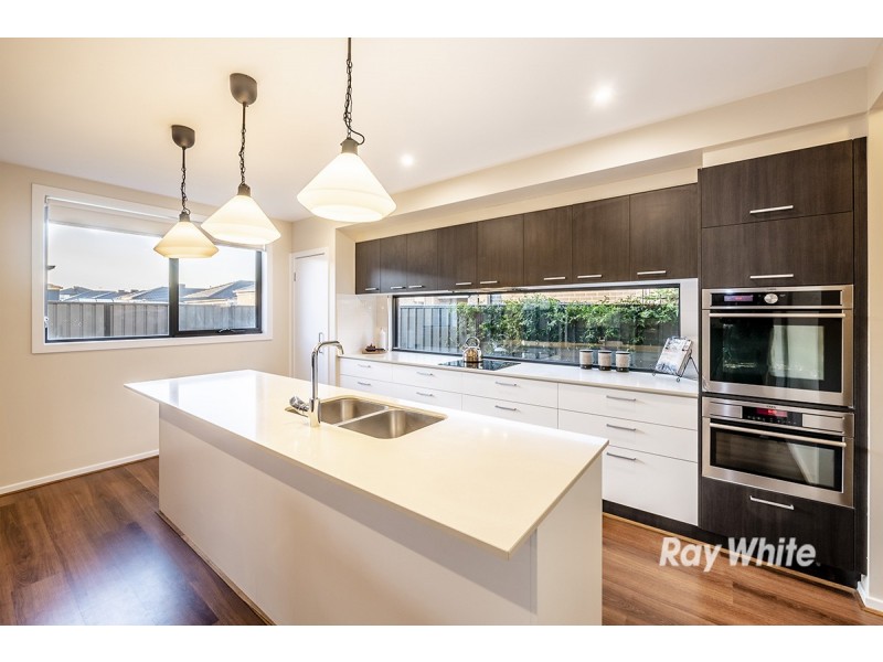 33 Trillium Boulevard, Cranbourne North VIC 3977