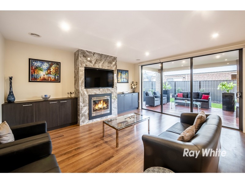 33 Trillium Boulevard, Cranbourne North VIC 3977