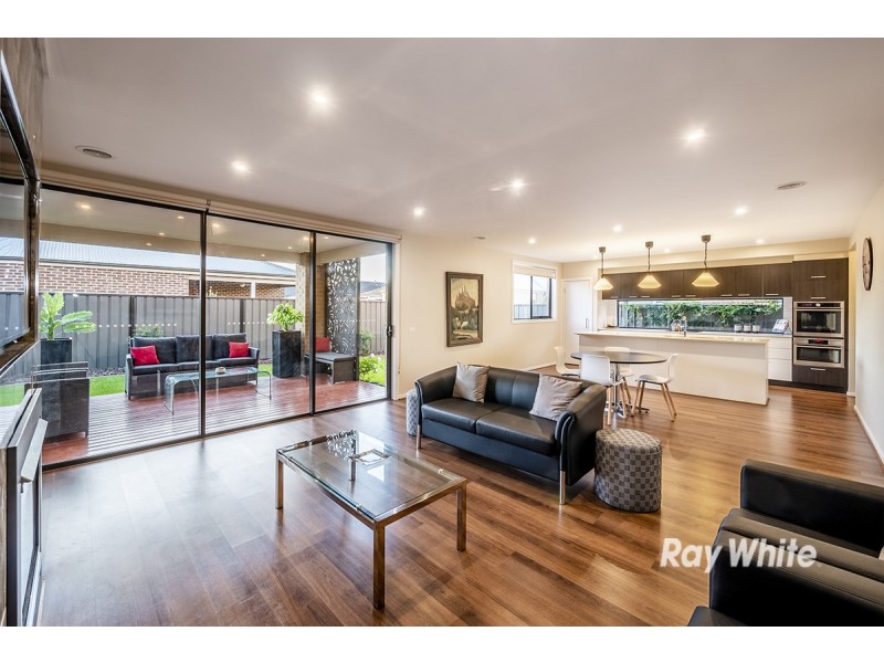 33 Trillium Boulevard, Cranbourne North VIC 3977