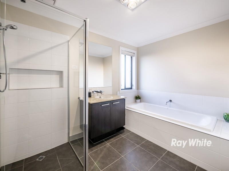 33 Trillium Boulevard, Cranbourne North VIC 3977