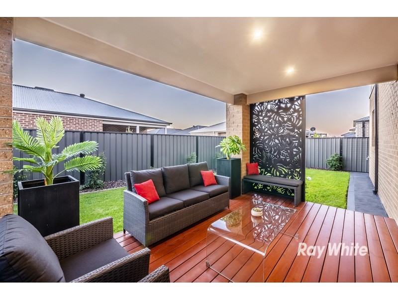 33 Trillium Boulevard, Cranbourne North VIC 3977