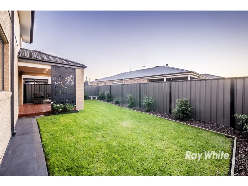 33 Trillium Boulevard, Cranbourne North VIC 3977