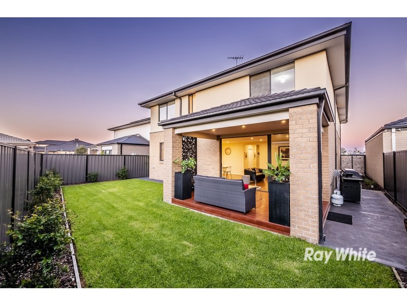 33 Trillium Boulevard, Cranbourne North VIC 3977