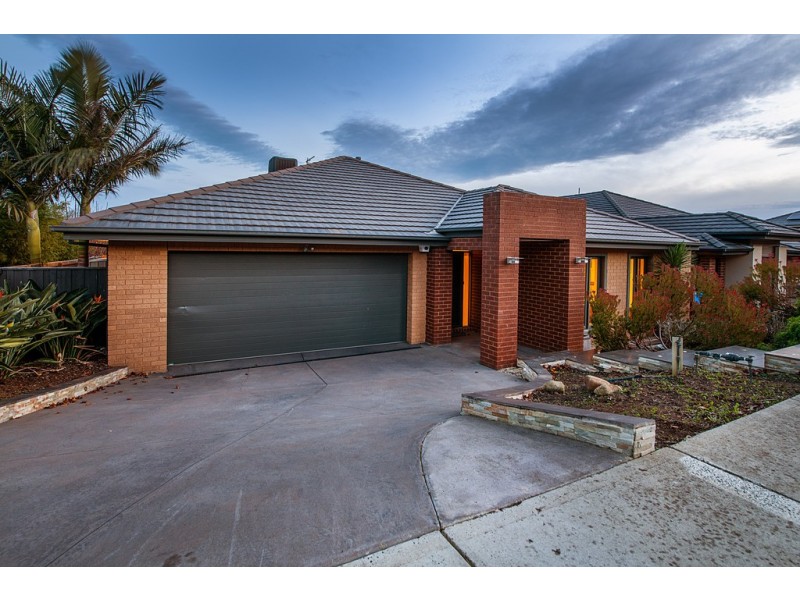 2 Florio Close, Berwick VIC 3806
