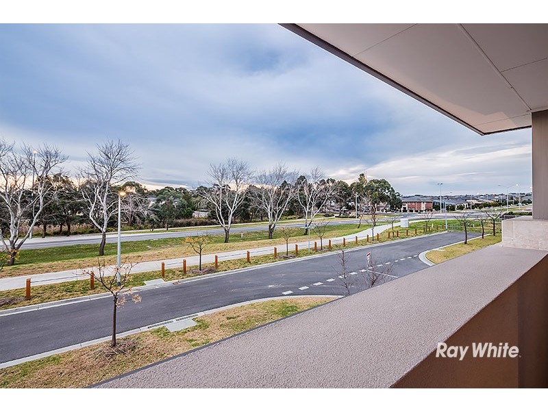 64 Flowerbloom Crescent, Clyde North VIC 3978