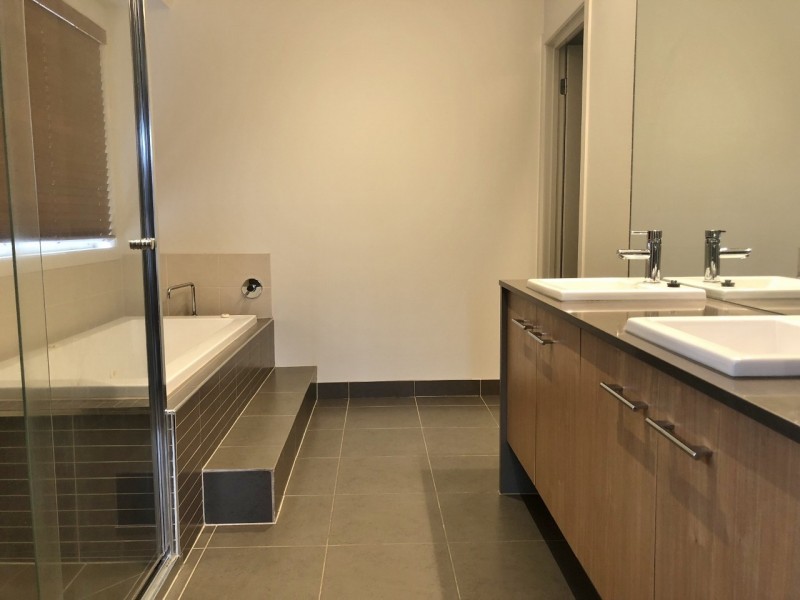 72 Melington Drive, Lyndhurst VIC 3975