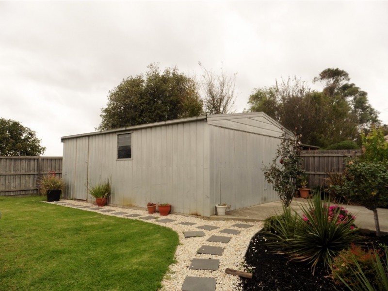 113 Lesdon Avenue, Cranbourne VIC 3977