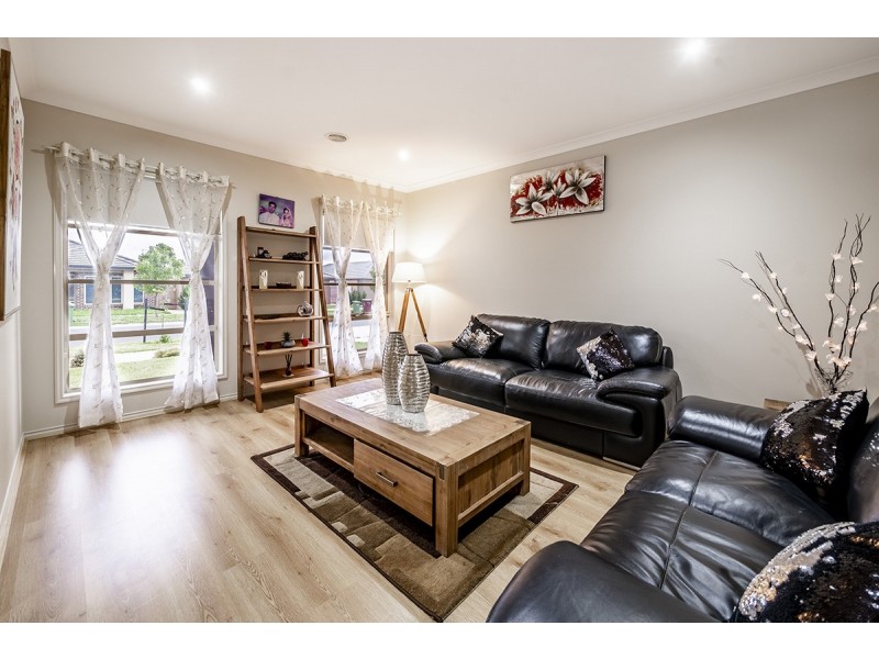 23 Elmsford Crescent, Cranbourne West VIC 3977