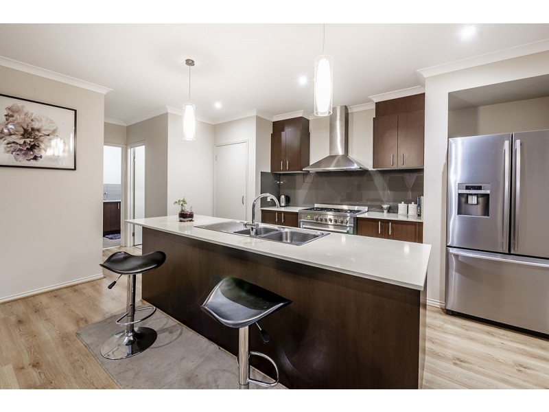 23 Elmsford Crescent, Cranbourne West VIC 3977